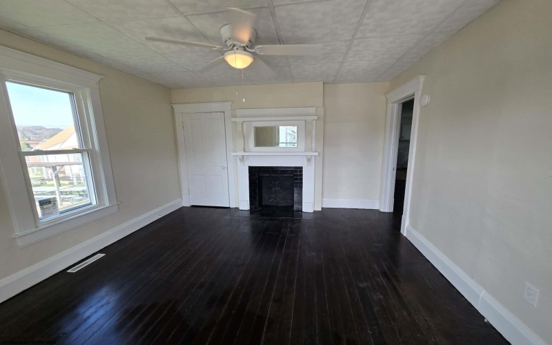 407 West Virginia Avenue, Nutter Fort, West Virginia 26301, 4 Bedrooms Bedrooms, 7 Rooms Rooms,1 BathroomBathrooms,Single Family Detached,For Sale,West Virginia,10163792