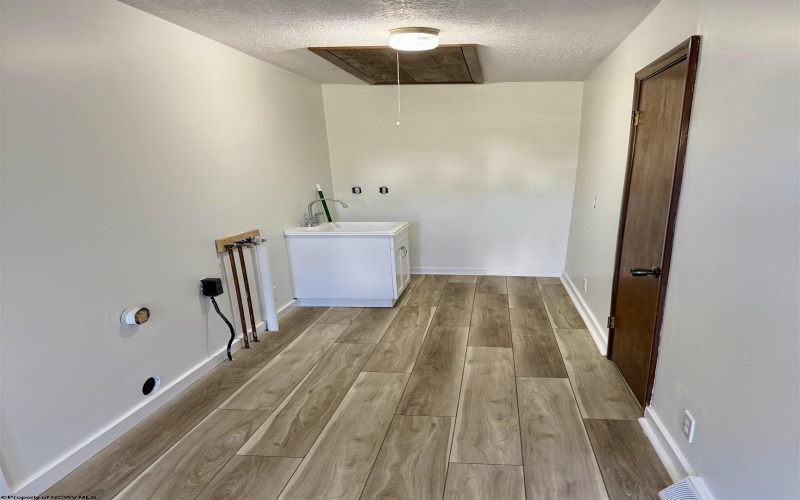 1634 Kingwood Pike, Morgantown, West Virginia 26508, 3 Bedrooms Bedrooms, 8 Rooms Rooms,3 BathroomsBathrooms,Single Family Detached,For Sale,Kingwood,10163795