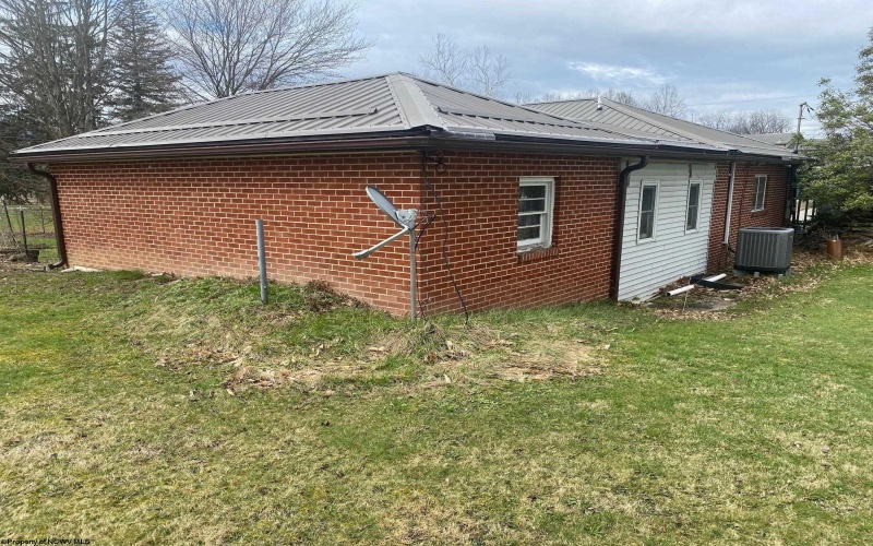 111 Ervin Lane, Elkins, West Virginia 26241, 3 Bedrooms Bedrooms, 7 Rooms Rooms,2 BathroomsBathrooms,Single Family Detached,For Sale,Ervin,10163794