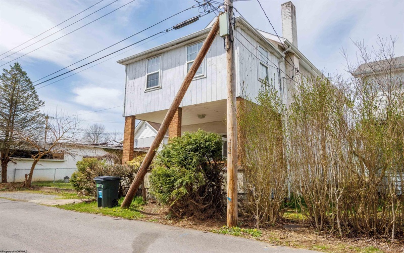 9 Garrison Street, Westover, West Virginia 26501, 3 Bedrooms Bedrooms, 9 Rooms Rooms,2 BathroomsBathrooms,Single Family Detached,For Sale,Garrison,10149215