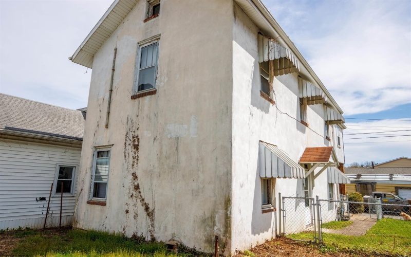 9 Garrison Street, Westover, West Virginia 26501, 3 Bedrooms Bedrooms, 9 Rooms Rooms,2 BathroomsBathrooms,Single Family Detached,For Sale,Garrison,10149215