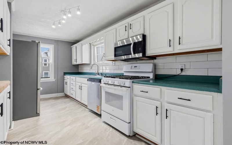 408 Maryland Avenue, Nutter Fort, West Virginia 26301, 3 Bedrooms Bedrooms, 6 Rooms Rooms,2 BathroomsBathrooms,Single Family Detached,For Sale,Maryland,10163801