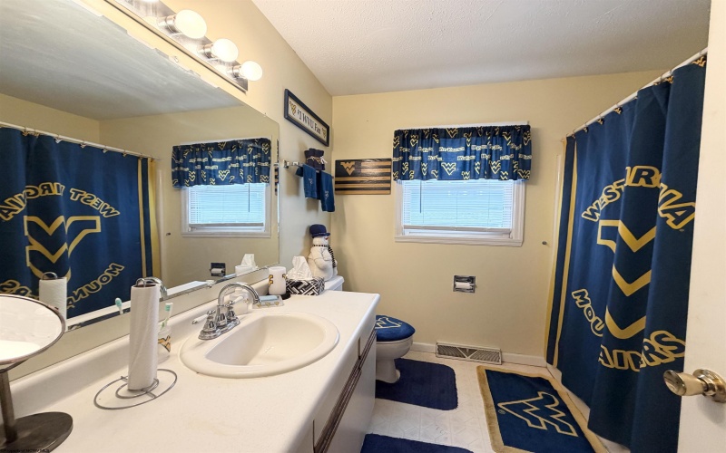 38 Cliffside Drive, Morgantown, West Virginia 26501, 3 Bedrooms Bedrooms, 4 Rooms Rooms,2 BathroomsBathrooms,Single Family Attached,For Sale,Cliffside,10163806