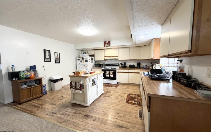 38 Cliffside Drive, Morgantown, West Virginia 26501, 3 Bedrooms Bedrooms, 4 Rooms Rooms,2 BathroomsBathrooms,Single Family Attached,For Sale,Cliffside,10163806