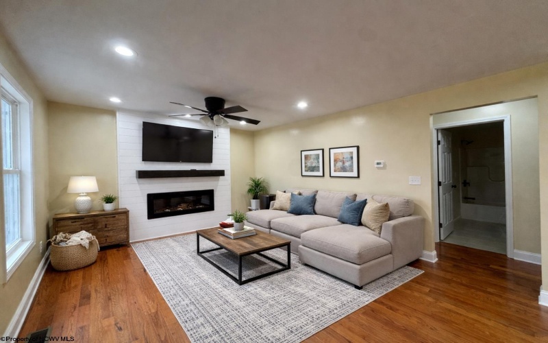 110 Sunshine Way, Fairmont, West Virginia 26554, 3 Bedrooms Bedrooms, 7 Rooms Rooms,2 BathroomsBathrooms,Single Family Detached,For Sale,Sunshine,10163800