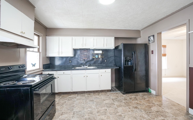 208 Jefferson Street, Mannington, West Virginia 26582, 2 Bedrooms Bedrooms, 5 Rooms Rooms,1 BathroomBathrooms,Single Family Detached,For Sale,Jefferson,10163819