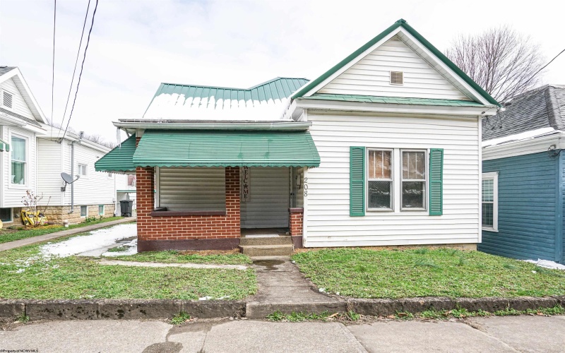 208 Jefferson Street, Mannington, West Virginia 26582, 2 Bedrooms Bedrooms, 5 Rooms Rooms,1 BathroomBathrooms,Single Family Detached,For Sale,Jefferson,10163819