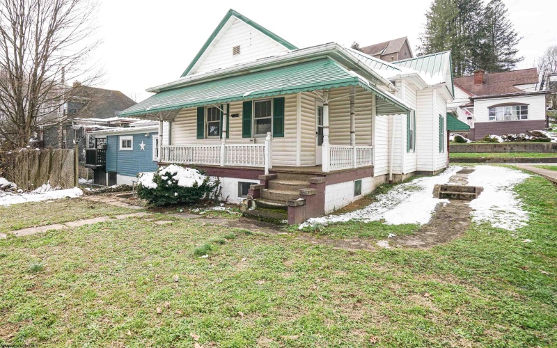 208 Jefferson Street, Mannington, West Virginia 26582, 2 Bedrooms Bedrooms, 5 Rooms Rooms,1 BathroomBathrooms,Single Family Detached,For Sale,Jefferson,10163819