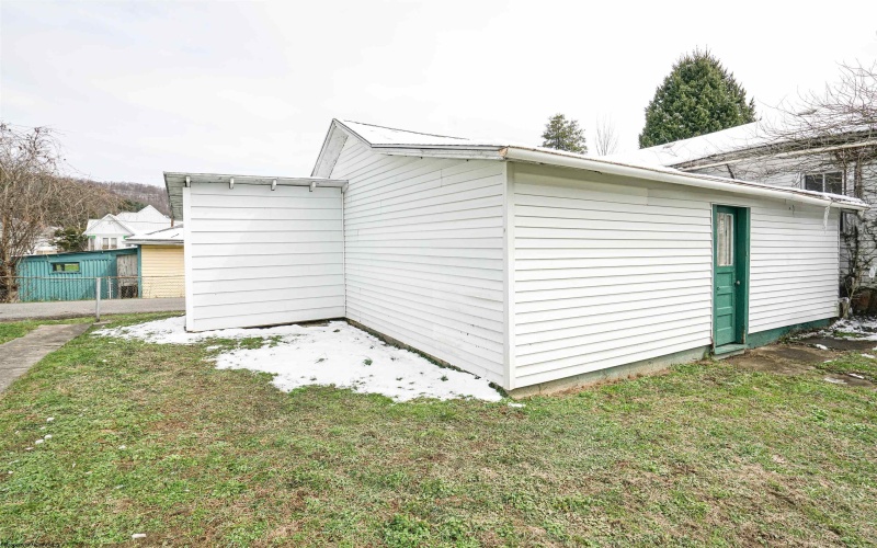208 Jefferson Street, Mannington, West Virginia 26582, 2 Bedrooms Bedrooms, 5 Rooms Rooms,1 BathroomBathrooms,Single Family Detached,For Sale,Jefferson,10163819