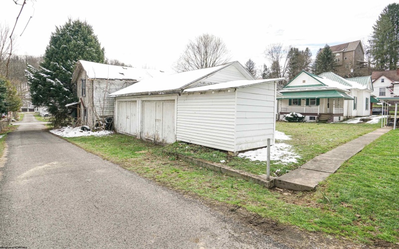 208 Jefferson Street, Mannington, West Virginia 26582, 2 Bedrooms Bedrooms, 5 Rooms Rooms,1 BathroomBathrooms,Single Family Detached,For Sale,Jefferson,10163819