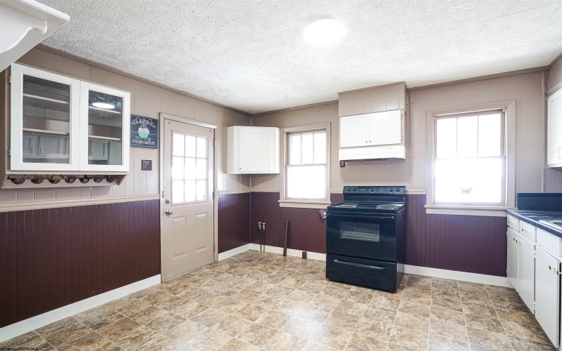 208 Jefferson Street, Mannington, West Virginia 26582, 2 Bedrooms Bedrooms, 5 Rooms Rooms,1 BathroomBathrooms,Single Family Detached,For Sale,Jefferson,10163819