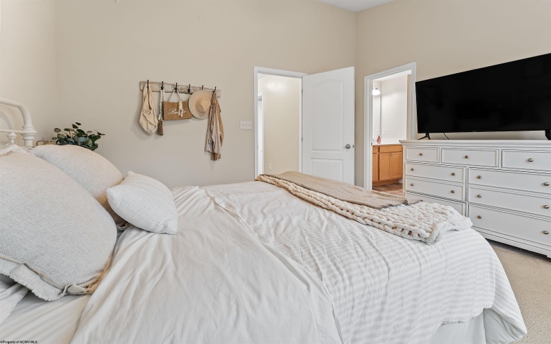 143 Tee Drive, Maidsville, West Virginia 26541, 3 Bedrooms Bedrooms, 6 Rooms Rooms,2 BathroomsBathrooms,Single Family Attached,For Sale,Tee,10163810