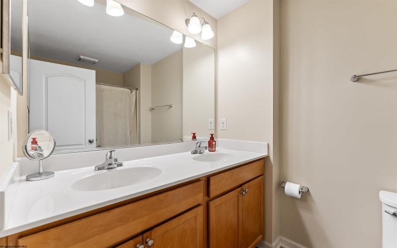 143 Tee Drive, Maidsville, West Virginia 26541, 3 Bedrooms Bedrooms, 6 Rooms Rooms,2 BathroomsBathrooms,Single Family Attached,For Sale,Tee,10163810