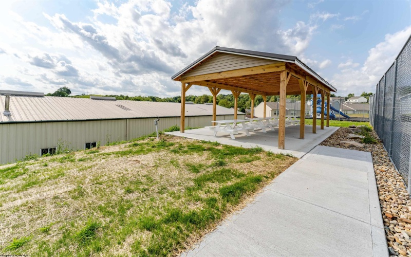 143 Tee Drive, Maidsville, West Virginia 26541, 3 Bedrooms Bedrooms, 6 Rooms Rooms,2 BathroomsBathrooms,Single Family Attached,For Sale,Tee,10163810