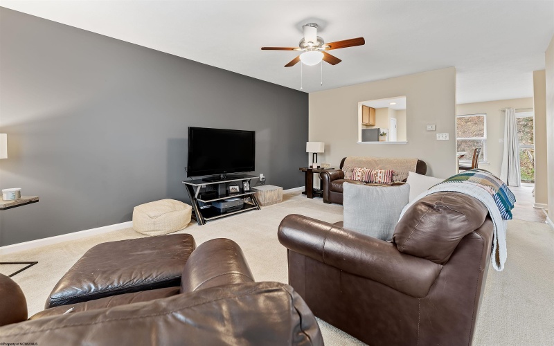 143 Tee Drive, Maidsville, West Virginia 26541, 3 Bedrooms Bedrooms, 6 Rooms Rooms,2 BathroomsBathrooms,Single Family Attached,For Sale,Tee,10163810