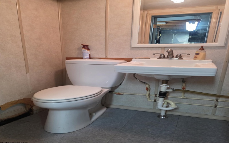 103 Williams Avenue, Kingwood, West Virginia 26537, 3 Bedrooms Bedrooms, 8 Rooms Rooms,2 BathroomsBathrooms,Single Family Detached,For Sale,Williams,10163818 103 Williams Avenue, Kingwood, West Virginia 26537, 3 Bedrooms Bedrooms, 8 Rooms Rooms,2 BathroomsBathrooms,Single Family Detached,For Sale,Williams,10163818