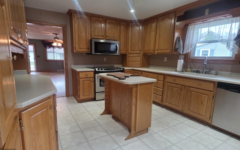 103 Williams Avenue, Kingwood, West Virginia 26537, 3 Bedrooms Bedrooms, 8 Rooms Rooms,2 BathroomsBathrooms,Single Family Detached,For Sale,Williams,10163818 103 Williams Avenue, Kingwood, West Virginia 26537, 3 Bedrooms Bedrooms, 8 Rooms Rooms,2 BathroomsBathrooms,Single Family Detached,For Sale,Williams,10163818