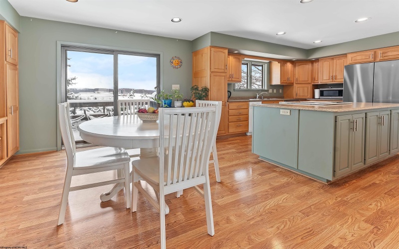 12 Cedarwood Drive, Morgantown, West Virginia 26505, 4 Bedrooms Bedrooms, 8 Rooms Rooms,3 BathroomsBathrooms,Single Family Detached,For Sale,Cedarwood,10163811