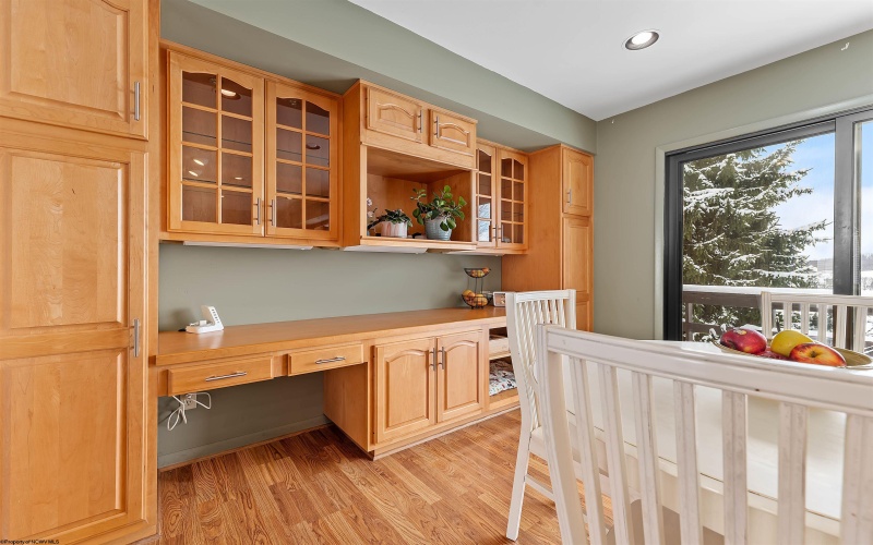 12 Cedarwood Drive, Morgantown, West Virginia 26505, 4 Bedrooms Bedrooms, 8 Rooms Rooms,3 BathroomsBathrooms,Single Family Detached,For Sale,Cedarwood,10163811