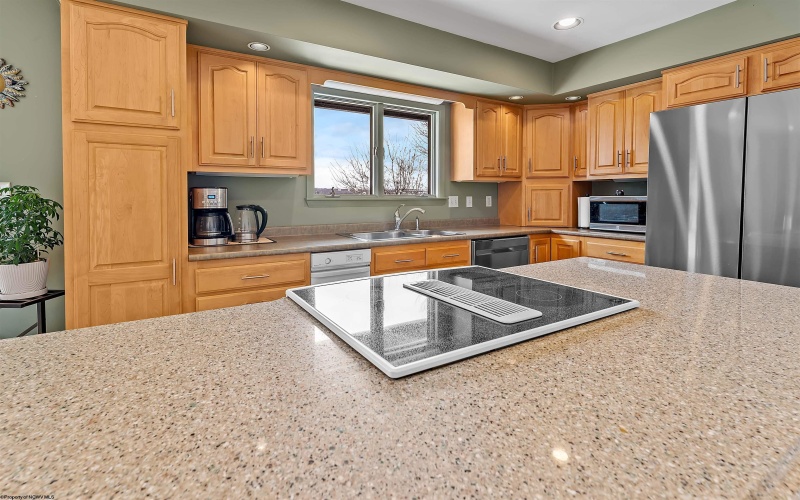 12 Cedarwood Drive, Morgantown, West Virginia 26505, 4 Bedrooms Bedrooms, 8 Rooms Rooms,3 BathroomsBathrooms,Single Family Detached,For Sale,Cedarwood,10163811