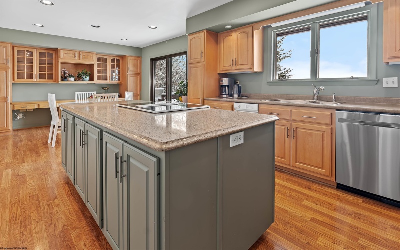 12 Cedarwood Drive, Morgantown, West Virginia 26505, 4 Bedrooms Bedrooms, 8 Rooms Rooms,3 BathroomsBathrooms,Single Family Detached,For Sale,Cedarwood,10163811