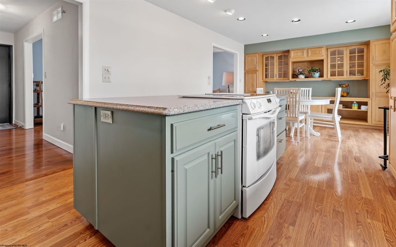 12 Cedarwood Drive, Morgantown, West Virginia 26505, 4 Bedrooms Bedrooms, 8 Rooms Rooms,3 BathroomsBathrooms,Single Family Detached,For Sale,Cedarwood,10163811