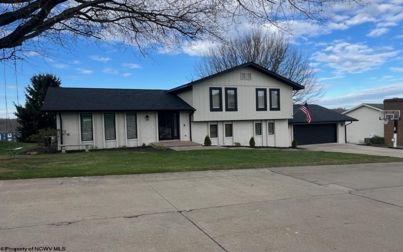 12 Cedarwood Drive, Morgantown, West Virginia 26505, 4 Bedrooms Bedrooms, 8 Rooms Rooms,3 BathroomsBathrooms,Single Family Detached,For Sale,Cedarwood,10163811