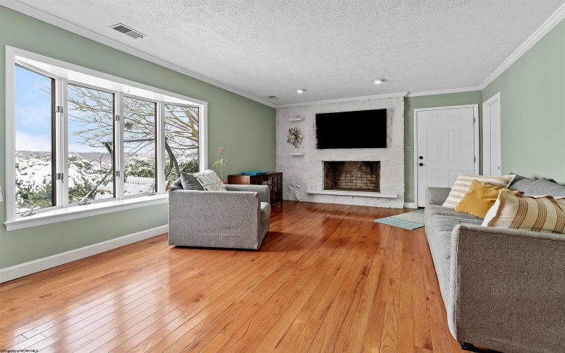 12 Cedarwood Drive, Morgantown, West Virginia 26505, 4 Bedrooms Bedrooms, 8 Rooms Rooms,3 BathroomsBathrooms,Single Family Detached,For Sale,Cedarwood,10163811