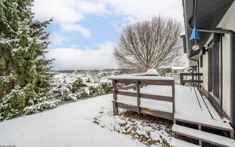 12 Cedarwood Drive, Morgantown, West Virginia 26505, 4 Bedrooms Bedrooms, 8 Rooms Rooms,3 BathroomsBathrooms,Single Family Detached,For Sale,Cedarwood,10163811