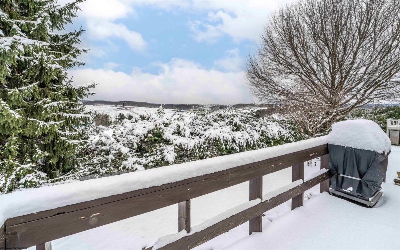 12 Cedarwood Drive, Morgantown, West Virginia 26505, 4 Bedrooms Bedrooms, 8 Rooms Rooms,3 BathroomsBathrooms,Single Family Detached,For Sale,Cedarwood,10163811