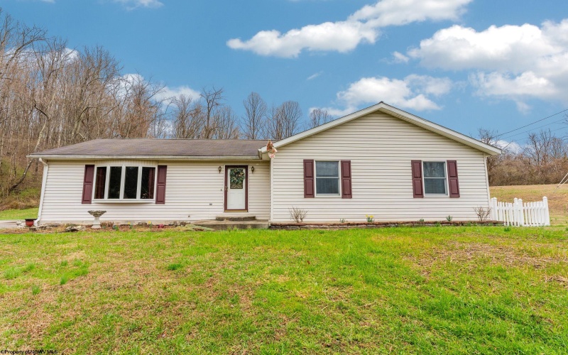 58 Edinburgh Lane, Rivesville, West Virginia 26588, 3 Bedrooms Bedrooms, 8 Rooms Rooms,3 BathroomsBathrooms,Single Family Detached,For Sale,Edinburgh,10163812