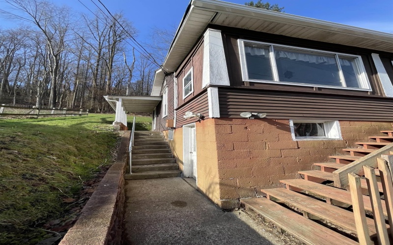 232 Wilson Street, Weston, West Virginia 26452, 3 Bedrooms Bedrooms, 6 Rooms Rooms,1 BathroomBathrooms,Single Family Detached,For Sale,Wilson,10163822