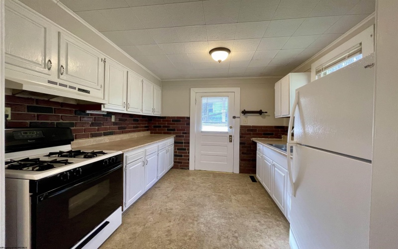 232 Wilson Street, Weston, West Virginia 26452, 3 Bedrooms Bedrooms, 6 Rooms Rooms,1 BathroomBathrooms,Single Family Detached,For Sale,Wilson,10163822