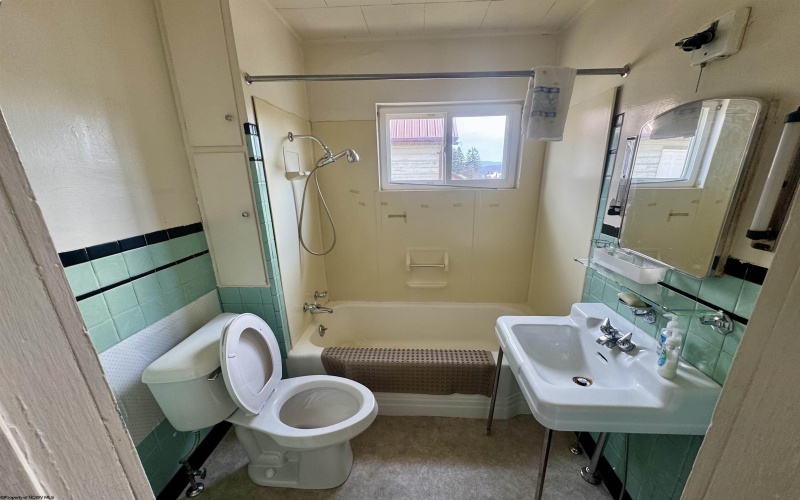 401 Lincoln Avenue, Elkins, West Virginia 26241, ,Multi-unit/income,For Sale,Lincoln,10163828