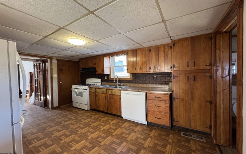 356 21st Street, Clarksburg, West Virginia 26301, 4 Bedrooms Bedrooms, 6 Rooms Rooms,1 BathroomBathrooms,Single Family Detached,For Sale,21st,10163827