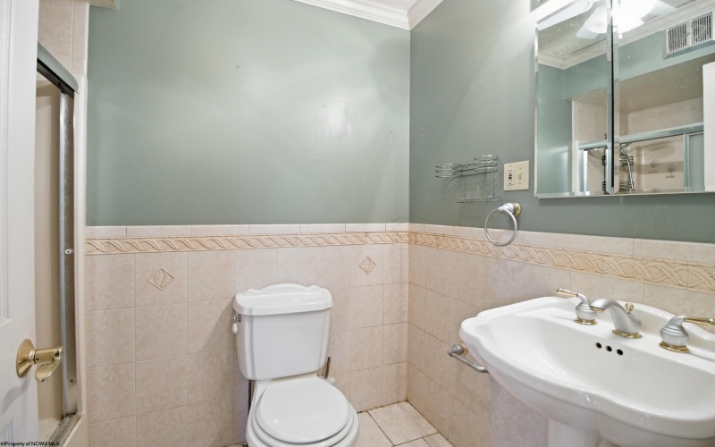 315 Alexander Avenue, Clarksburg, West Virginia 26301, 2 Bedrooms Bedrooms, 6 Rooms Rooms,2 BathroomsBathrooms,Single Family Detached,For Sale,Alexander,10163824