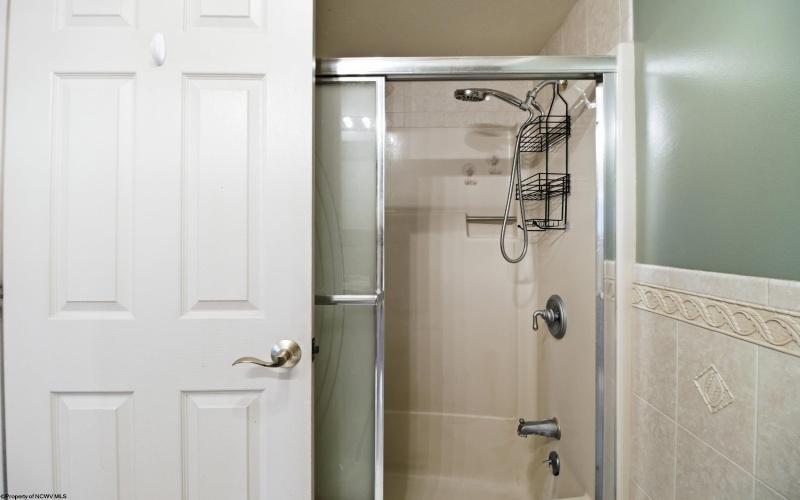 315 Alexander Avenue, Clarksburg, West Virginia 26301, 2 Bedrooms Bedrooms, 6 Rooms Rooms,2 BathroomsBathrooms,Single Family Detached,For Sale,Alexander,10163824