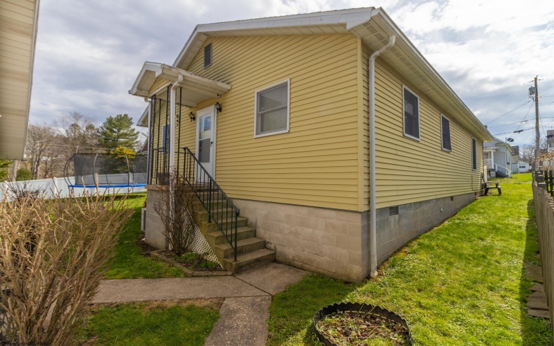 315 Alexander Avenue, Clarksburg, West Virginia 26301, 2 Bedrooms Bedrooms, 6 Rooms Rooms,2 BathroomsBathrooms,Single Family Detached,For Sale,Alexander,10163824