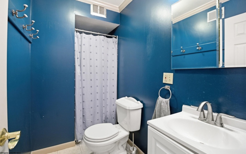 315 Alexander Avenue, Clarksburg, West Virginia 26301, 2 Bedrooms Bedrooms, 6 Rooms Rooms,2 BathroomsBathrooms,Single Family Detached,For Sale,Alexander,10163824