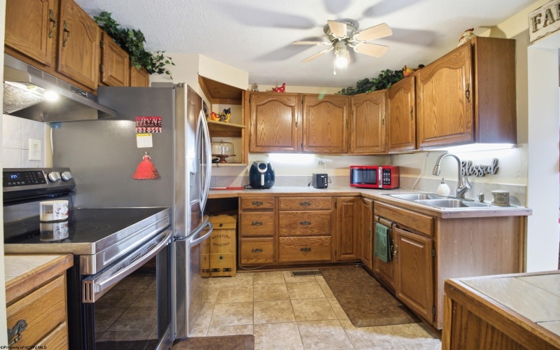 209 Grant Street, Clarksburg, West Virginia 26301, 3 Bedrooms Bedrooms, 8 Rooms Rooms,1 BathroomBathrooms,Single Family Detached,For Sale,Grant,10163823