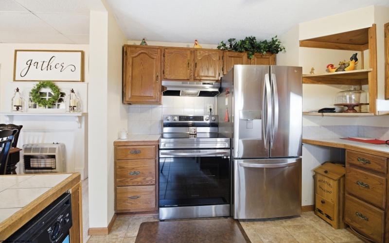 209 Grant Street, Clarksburg, West Virginia 26301, 3 Bedrooms Bedrooms, 8 Rooms Rooms,1 BathroomBathrooms,Single Family Detached,For Sale,Grant,10163823