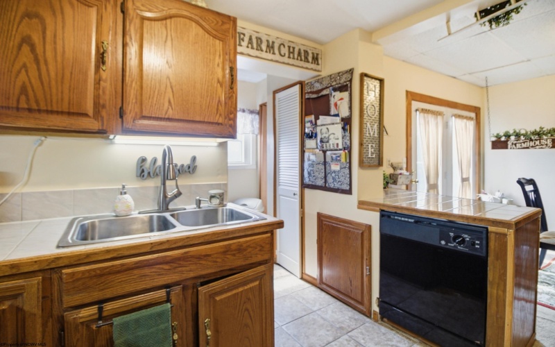 209 Grant Street, Clarksburg, West Virginia 26301, 3 Bedrooms Bedrooms, 8 Rooms Rooms,1 BathroomBathrooms,Single Family Detached,For Sale,Grant,10163823