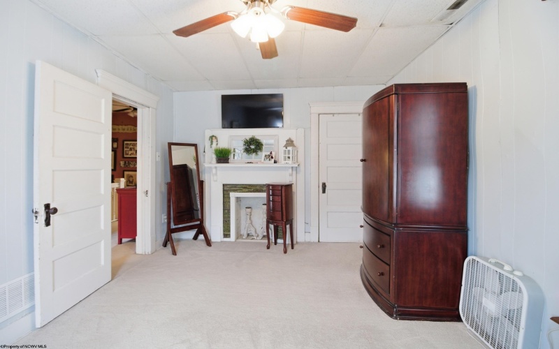 209 Grant Street, Clarksburg, West Virginia 26301, 3 Bedrooms Bedrooms, 8 Rooms Rooms,1 BathroomBathrooms,Single Family Detached,For Sale,Grant,10163823