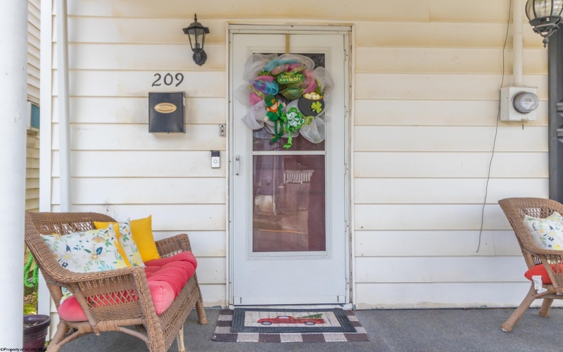 209 Grant Street, Clarksburg, West Virginia 26301, 3 Bedrooms Bedrooms, 8 Rooms Rooms,1 BathroomBathrooms,Single Family Detached,For Sale,Grant,10163823