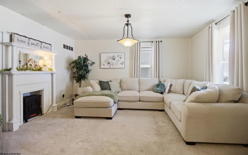 209 Grant Street, Clarksburg, West Virginia 26301, 3 Bedrooms Bedrooms, 8 Rooms Rooms,1 BathroomBathrooms,Single Family Detached,For Sale,Grant,10163823