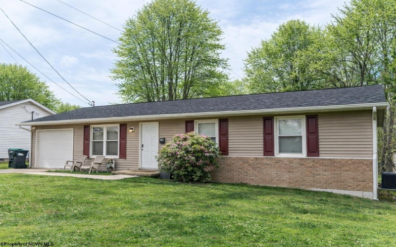 232 Del Dew Drive, Bridgeport, West Virginia 26330, 3 Bedrooms Bedrooms, 7 Rooms Rooms,2 BathroomsBathrooms,Single Family Detached,For Sale,Del Dew,10163829