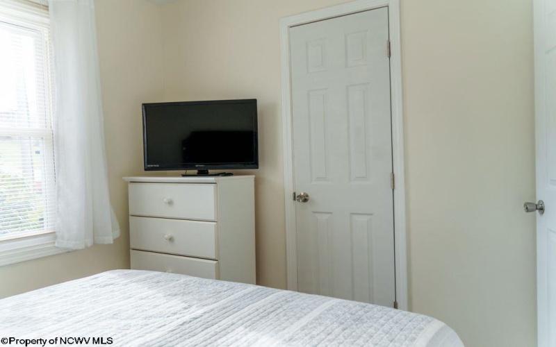 232 Del Dew Drive, Bridgeport, West Virginia 26330, 3 Bedrooms Bedrooms, 7 Rooms Rooms,2 BathroomsBathrooms,Single Family Detached,For Sale,Del Dew,10163829