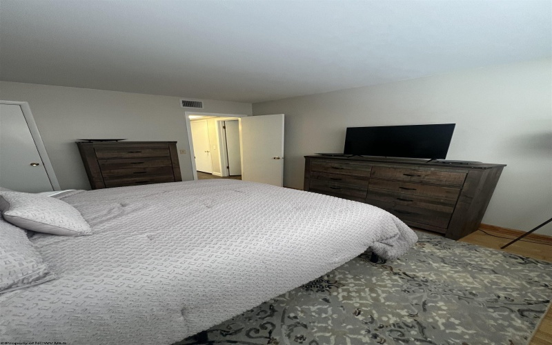 5204 Mountain View Manor Drive, Morgantown, West Virginia 26501, 2 Bedrooms Bedrooms, 5 Rooms Rooms,1 BathroomBathrooms,Single Family Attached,For Sale,Mountain View Manor,10163830