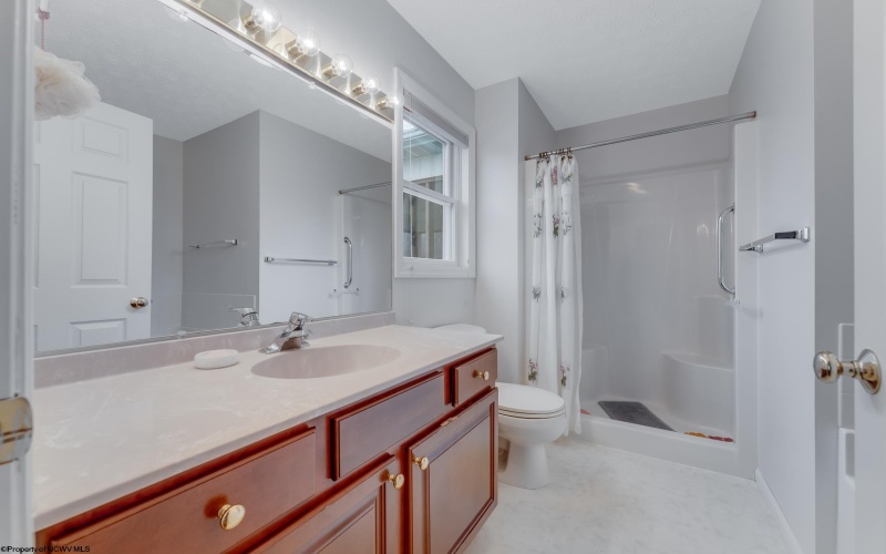 1010 Ashton Drive, Morgantown, West Virginia 26508, 3 Bedrooms Bedrooms, 8 Rooms Rooms,3 BathroomsBathrooms,Single Family Detached,For Sale,Ashton,10163832