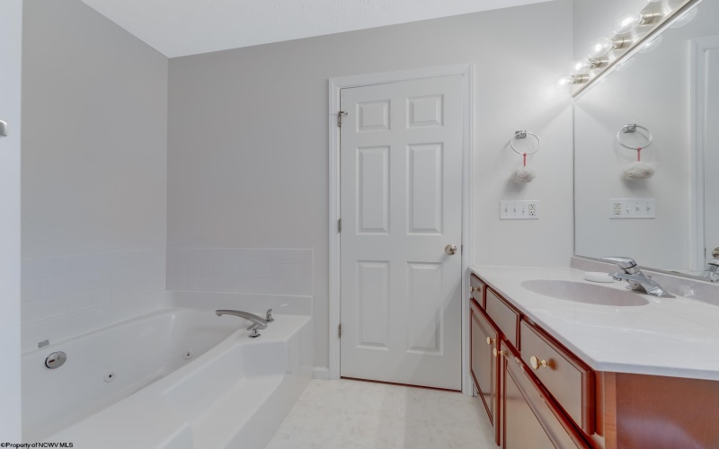 1010 Ashton Drive, Morgantown, West Virginia 26508, 3 Bedrooms Bedrooms, 8 Rooms Rooms,3 BathroomsBathrooms,Single Family Detached,For Sale,Ashton,10163832